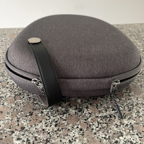 AirPod Max Case - Picture 4 of 4